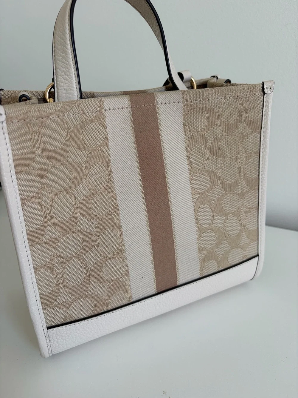 NWT Coach Dempsey Tote 22 In Signature Jacquard Light Khaki